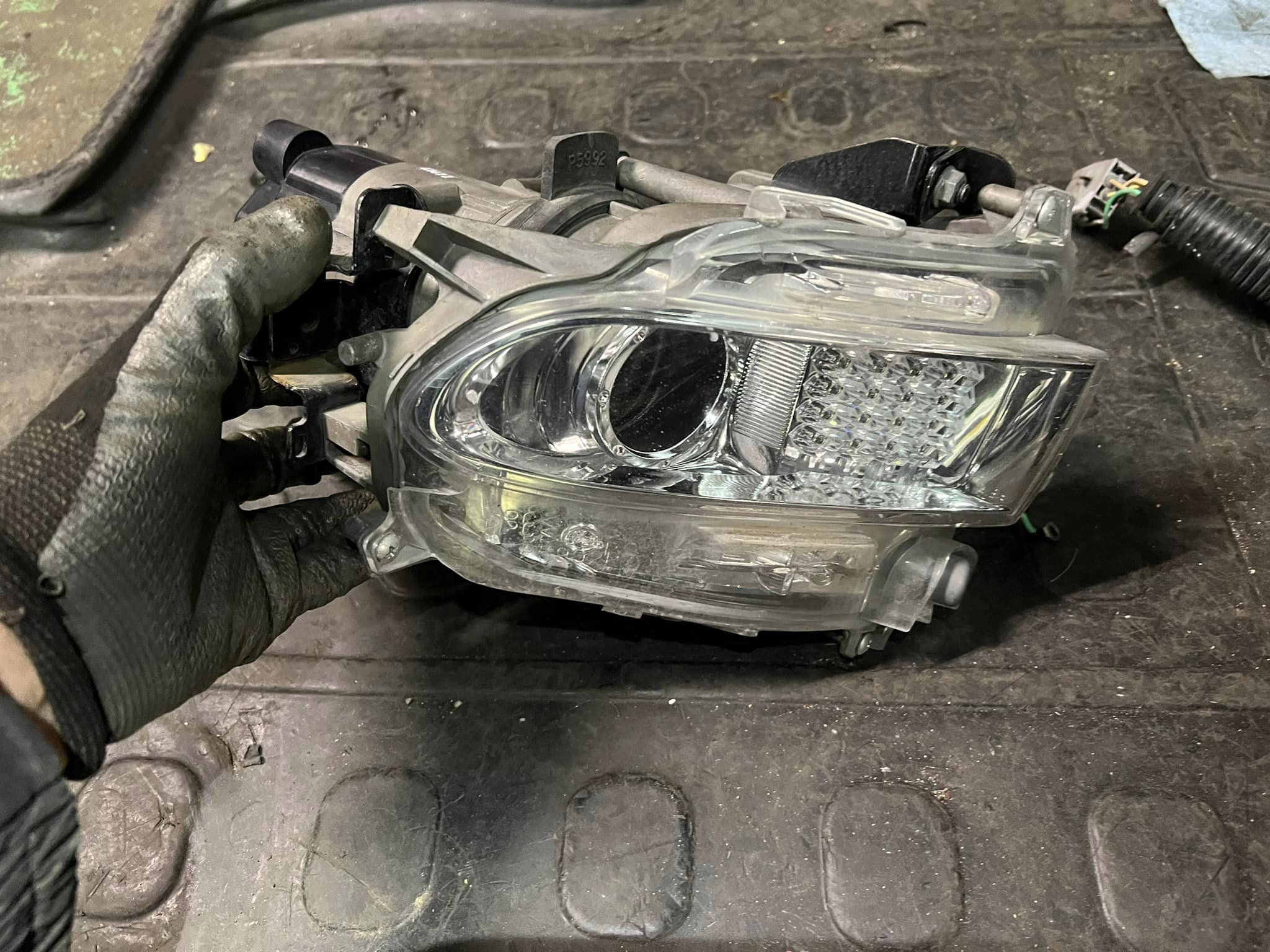 【新品未使用品】レクサス 純正 IS 旧型GSEディスチャージフォグランプ 新品未使用品】レクサス 純正 IS 旧型GSEディスチャージ